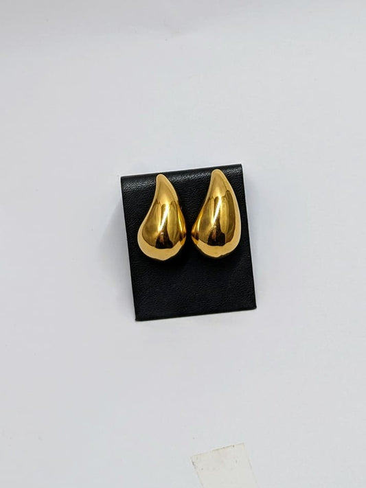 Boucles d'oreilles en acier inoxydable doré forme gouttes d'eau.