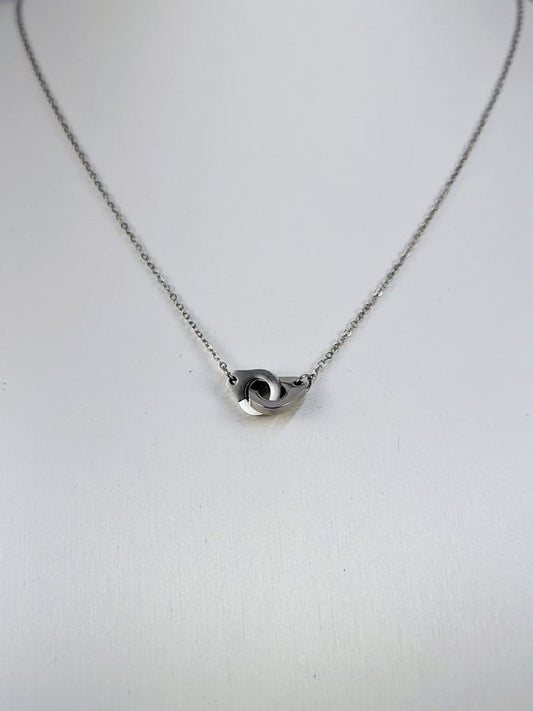 Bijoux femme collier menotte femme en acier inoxydables.